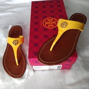 TORY BURCH CAMERON 7.5 PATENT LEATHER SANDALS